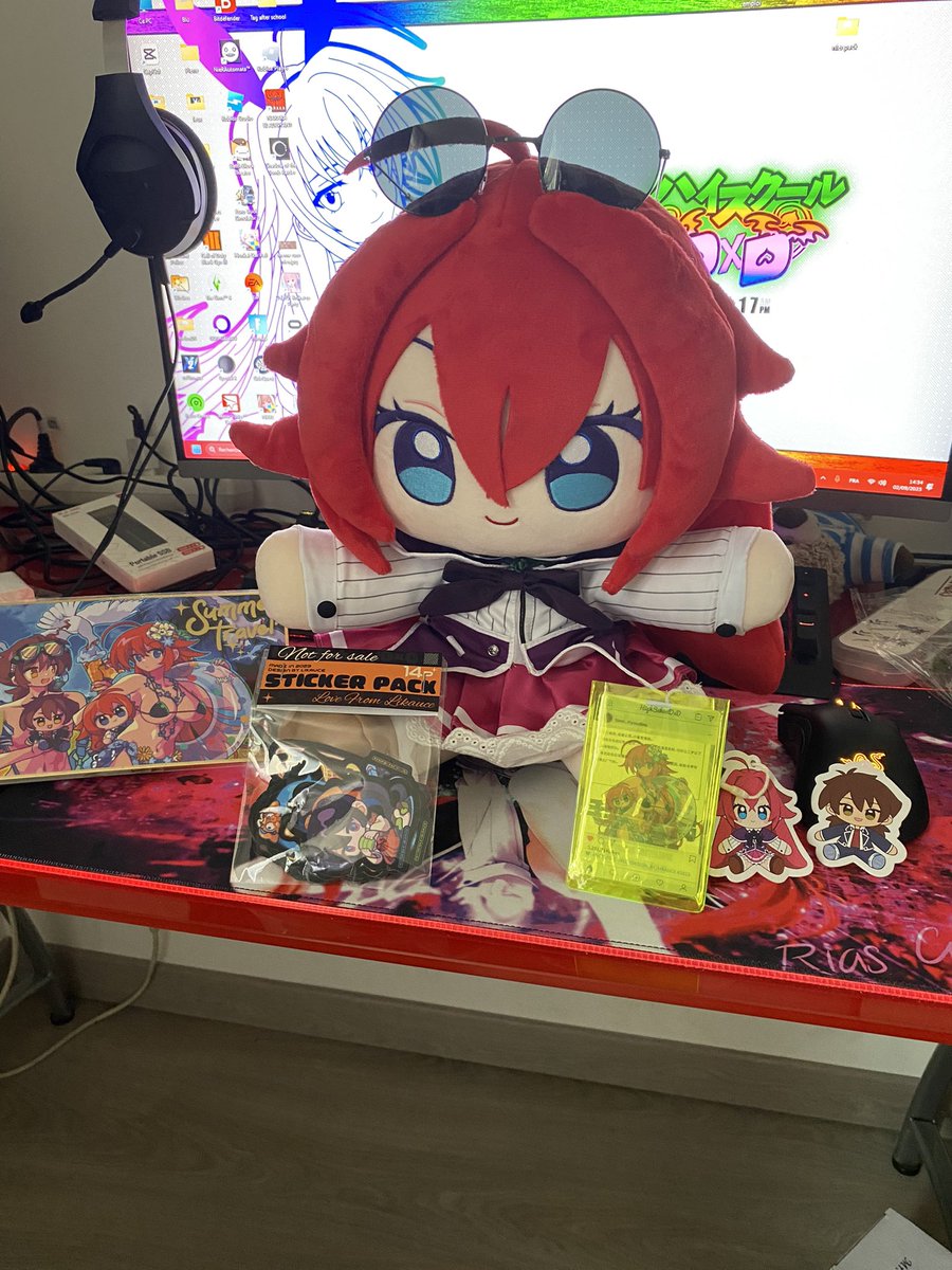 Finally ! I received this beautiful plushie from <a href="/LIKAUCE/">LIKAUCE</a> . The package was damaged but the plush is perfect ! Thank you from France 🥰🇫🇷