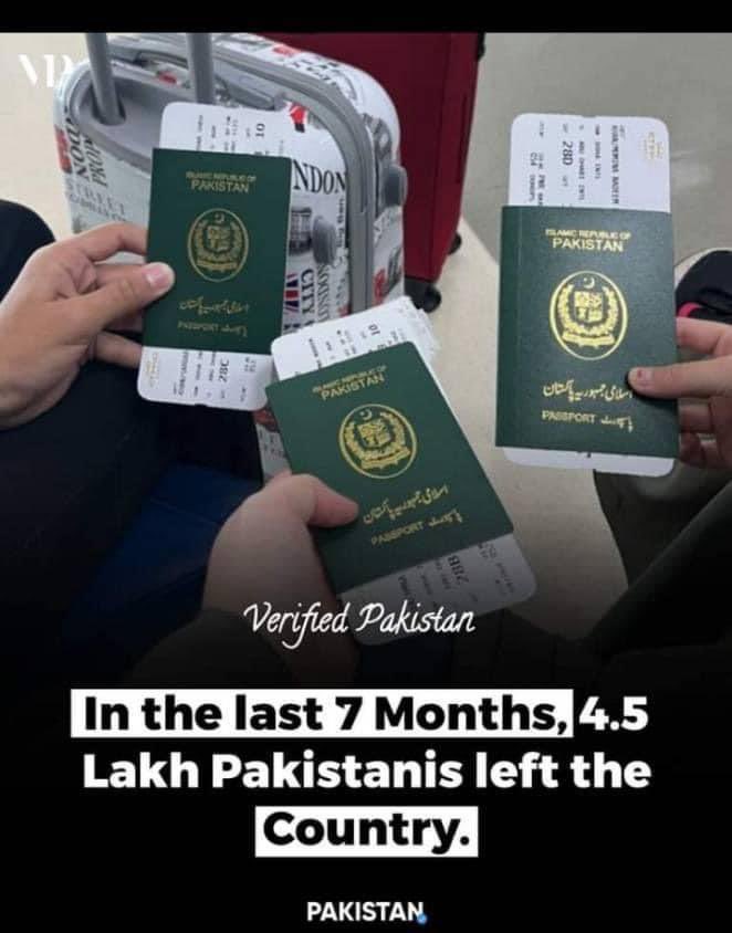 OryaMaqboolJan's tweet photo. کل میں ڈپٹی چیف آف پروٹوکول DCP لاھور کے دفتر گیا تھا ، جہاں سفارت خانوں میں جمع کرانے والی دستاویزات کی تصدیق ہوتی ہے ، وہاں مجھے بتایا گیا  کہ کبھی یہاں روزانہ ڈیڑھ سو افراد آتے تھے ۔آج یہ تعداد روزانہ پندرہ سو ہو چکی ہے ۔ تم نے ڈیڑھ سال میں میرے ملک کو جہنمُ بنادیا۔ https://t.co/JmM2n30vBa