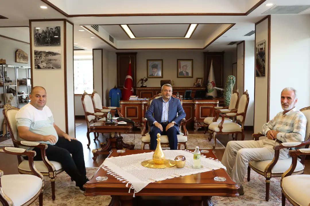 RizeVali's tweet photo. 📌Cumhurbaşkanlığı Ulaştırma Müdürü Kamil Karagöz,
📌Tunca Belediye Başkanı Ahmet Naci Aytemiz ve #Formulaz ekibi,
📌Şar Şirketler Grubu Yönetim Kurulu Başkanı Şaban Ali Razıoğlu,
📌@karalicay Yönetim Kurulu Başkanı Mevlana Karali,
📌İş İnsanı Musa Tafralı,
Valimiz @ihsanselimb'a hayırlı olsun ziyaretinde bulundu.