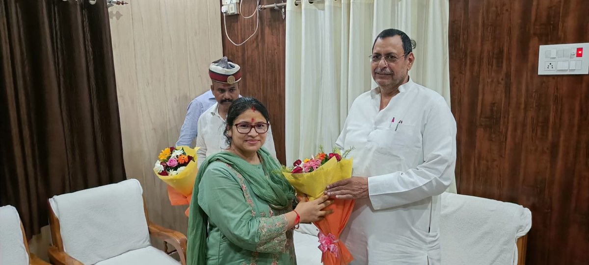 DM MIRZAPUR - मेरी माटी-मेरा देश (@dm_mirzapur) on Twitter photo नवागत DM प्रियंका निरंजन विंध्याचल पहुंचकर मां विंध्यवासिनी का दर्शन पूजन किया तत्पश्चात मंदिर के गर्भगृह में ही पत्रावली मंगाकर किया कार्यभार ग्रहण। प्रशासनिक भवन में ट्रेज़री के पत्रावलियों पर किया हस्ताक्षर। मा. विधायक सदर से की मुलाकात।
<a href="/CMOfficeUP/">CM Office, GoUP</a> <a href="/ChiefSecyUP/">S.P. Goyal, Chief Secretary, GoUP</a> <a href="/InfoDeptUP/">Information and Public Relations Department, UP</a> नवागत DM प्रियंका निरंजन विंध्याचल पहुंचकर मां विंध्यवासिनी का दर्शन पूजन किया तत्पश्चात मंदिर के गर्भगृह में ही पत्रावली मंगाकर किया कार्यभार ग्रहण। प्रशासनिक भवन में ट्रेज़री के पत्रावलियों पर किया हस्ताक्षर। मा. विधायक सदर से की मुलाकात।
<a href="/CMOfficeUP/">CM Office, GoUP</a> <a href="/ChiefSecyUP/">S.P. Goyal, Chief Secretary, GoUP</a> <a href="/InfoDeptUP/">Information and Public Relations Department, UP</a>