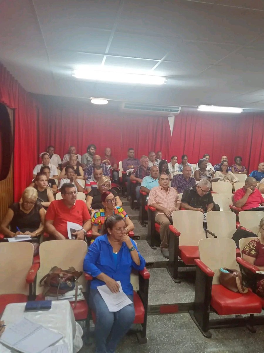 dpsestadpinar's tweet photo. En coordinación de tarea junto al grupo temporal en #PinardelRio y al  Dr. Yusleivy Martínez Carmona Director Provincial de Salud  se puntualiza las tareas de la próxima semana y realizar una evaluación de la semana que concluye.
#PinardelRioPorLaVida https://t.co/QfnAzseBQM