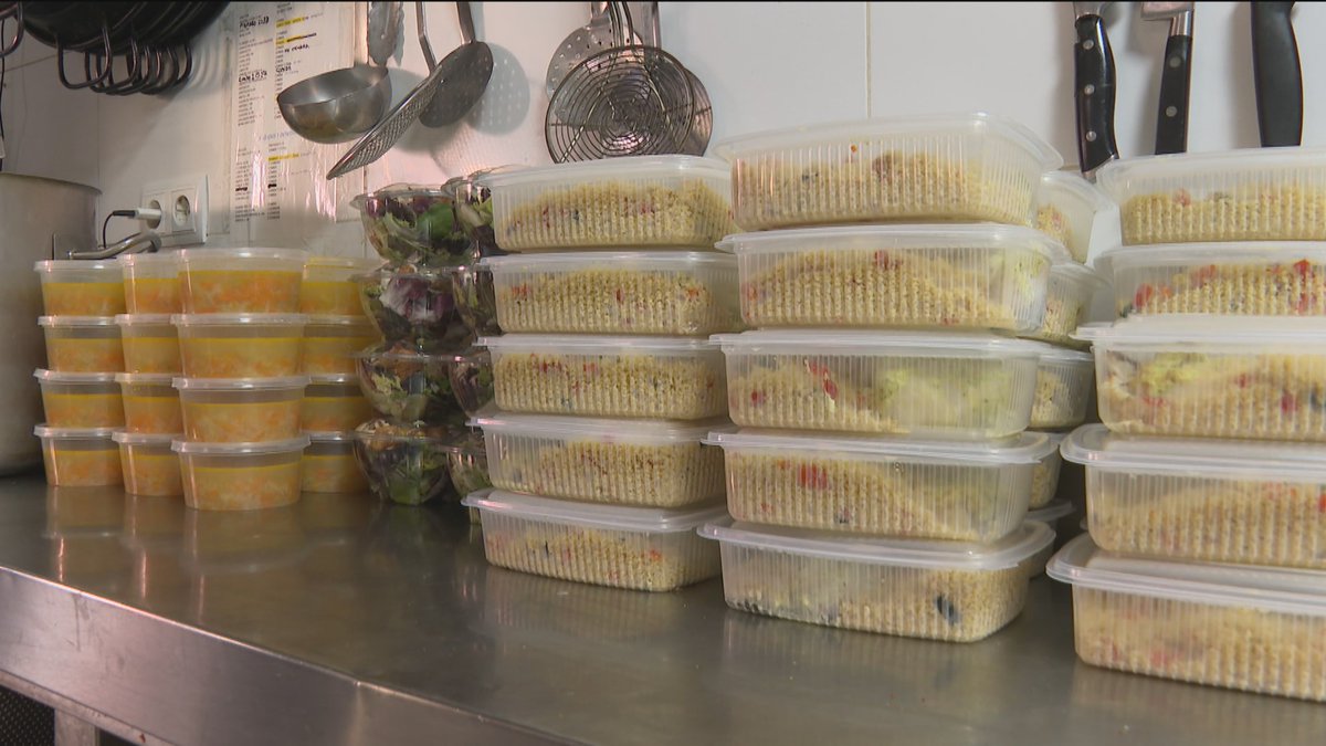telemadrid's tweet photo. Comida a domicilio en Torrejón de Ardoz para los más vulnerables
https://t.co/XsZDphlVMJ https://t.co/pe2ISKebsS