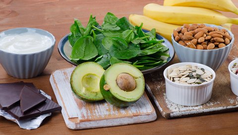 LoriShemek's tweet photo. Magnesium is an essential mineral that keeps your muscles, heart, and  brain in tip top shape. Sadly, many people don't get enough of it,  leading to fatigue, weakness, and even anxiety.

Here are 3 simple ways to naturally boost your magnesium levels:

1. Eat magnesium-rich foods: Incorporate spinach, pumpkin seeds, almonds, dark chocolate and avocados into your diet to fuel your body with this vital mineral. 

2. Hydrate, hydrate, hydrate: Sufficient hydration supports optimal magnesium absorption, so make sure to drink plenty of water throughout the day. 

3. Prioritize self-care: Focus on relaxation, stress reduction, and a balanced lifestyle to enhance overall well-being and magnesium absorption. Stress eats up your magnesium stores.