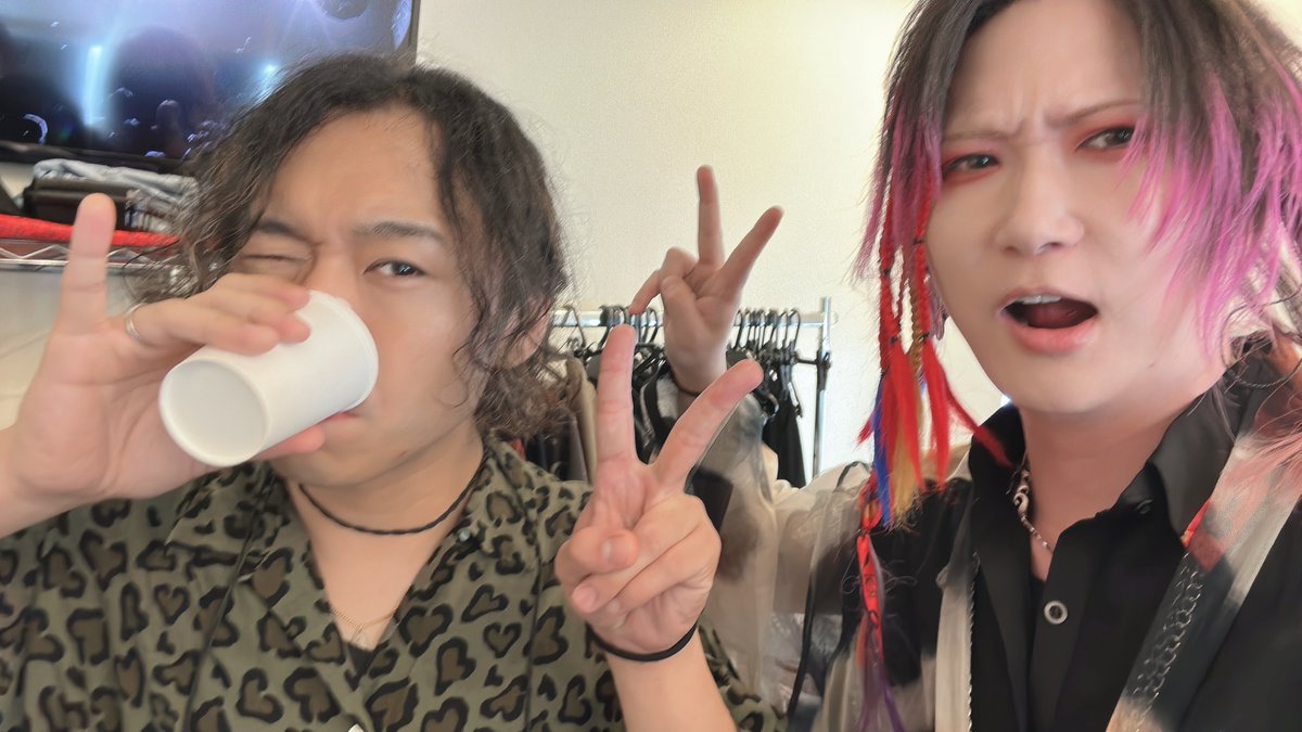 axiz_and_nico's tweet photo. ARAKI LIVE ARK !0 Attention

静岡公演ありがとうございました‼️‼️‼️‼️‼️

今日ほど頭溶けるライブはなかなかないね…
無限に歌えるかと思ったぜ🫣
それもこれも静岡のおかげさま！
着いてきてくれてありがとう！！
また会おうぜい！！！！！！

ご来場されたお客様へアンケートのご協力をお願いしてまんねんねや

アンケートの回答はコチラ↓
https://t.co/rWVQGKXX8G
回答期限:10/17(日)23:59まで

#LIVEARK