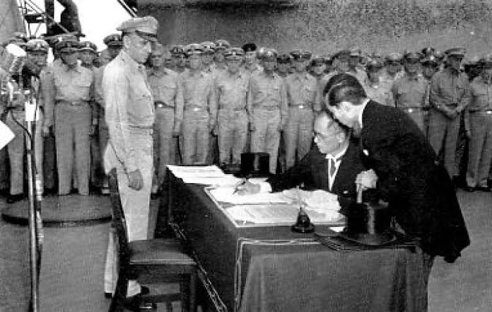 marcmeru's tweet photo. #OnThisDay, September 2:
#JRRTolkien died 50 yrs ago
#HoChiMinh died 54 yrs ago
#Japan surrendered in World War II 78 yrs ago
#KeanuReeves was born 59 yrs ago https://t.co/1GIbz5I70J