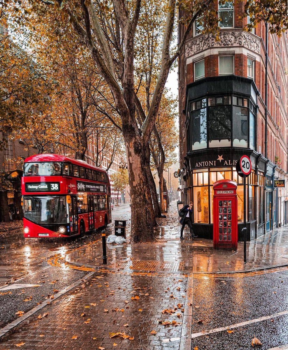Beautiful picture, Rosebery Avenue, just past Mount Pleasant, close to where I work.