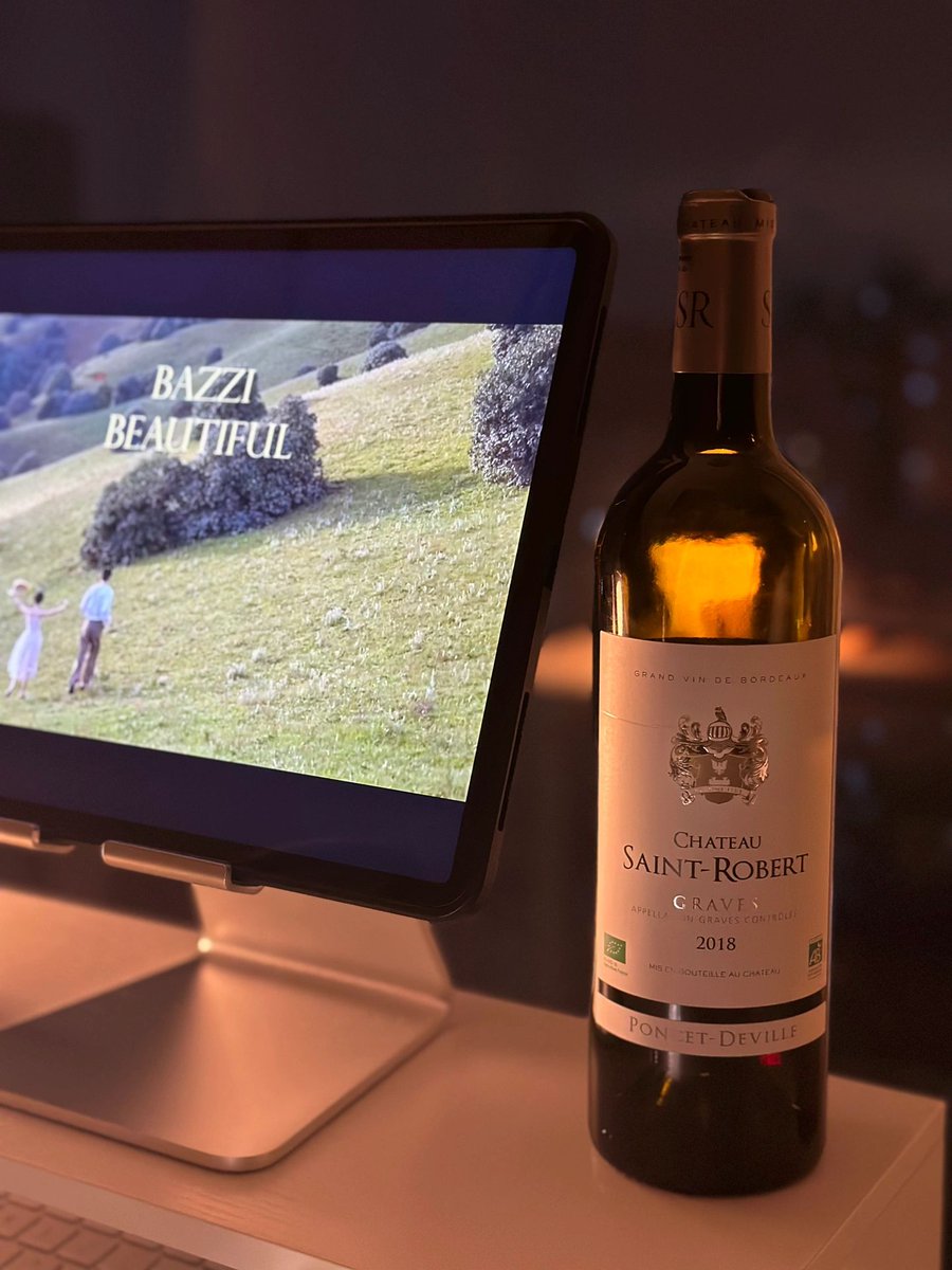 li_mandy32's tweet image. A night of literary escapades awaits as I dive into this captivating novel, accompanied by the rich aroma and delicious flavor of my favorite wine. #ReadingNight #WineSipping