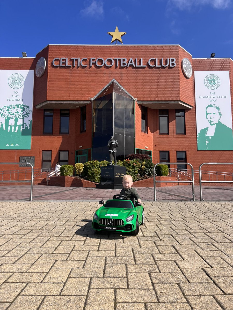 StephLarkin88's tweet photo. Wee trip to paradise in his car  💚 Hail Hail from Ollie 💚🍀 https://t.co/TO1goBvKrn