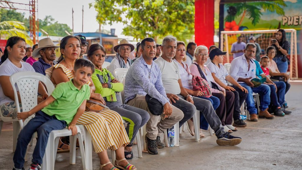 CORMACARENA's tweet photo. Firmamos 86 Pagos por Servicios Ambientales en Puerto Rico, el municipio con más beneficiarios del Bioma Amozónico del Meta.👏🏻
Con esta vinculación, ya son 476 familias que conservan 7.345 hectáreas de bosque para mitigar el cambio climático.
#Somosvida #Somosmeta #Cormacarena https://t.co/HLwqUGt5Bn