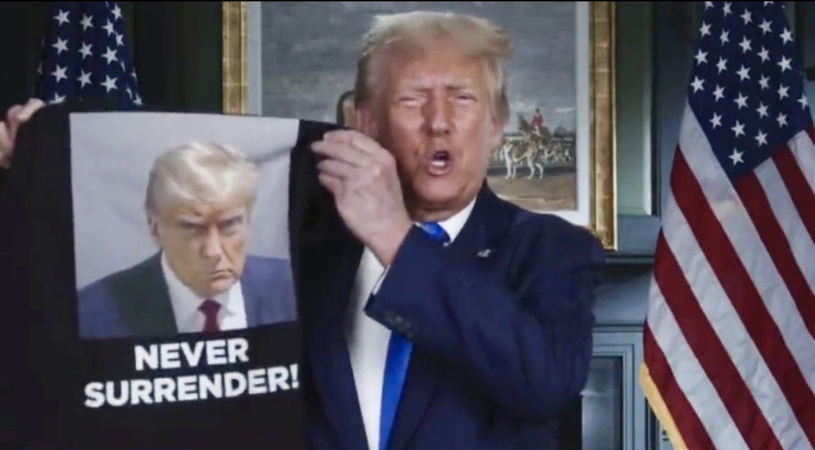 PorcupineCheeks's tweet photo. Trump literally surrendered to Georgia authorities at the Fulton county jail to have this mugshot taken… https://t.co/rrSXp8XFRG