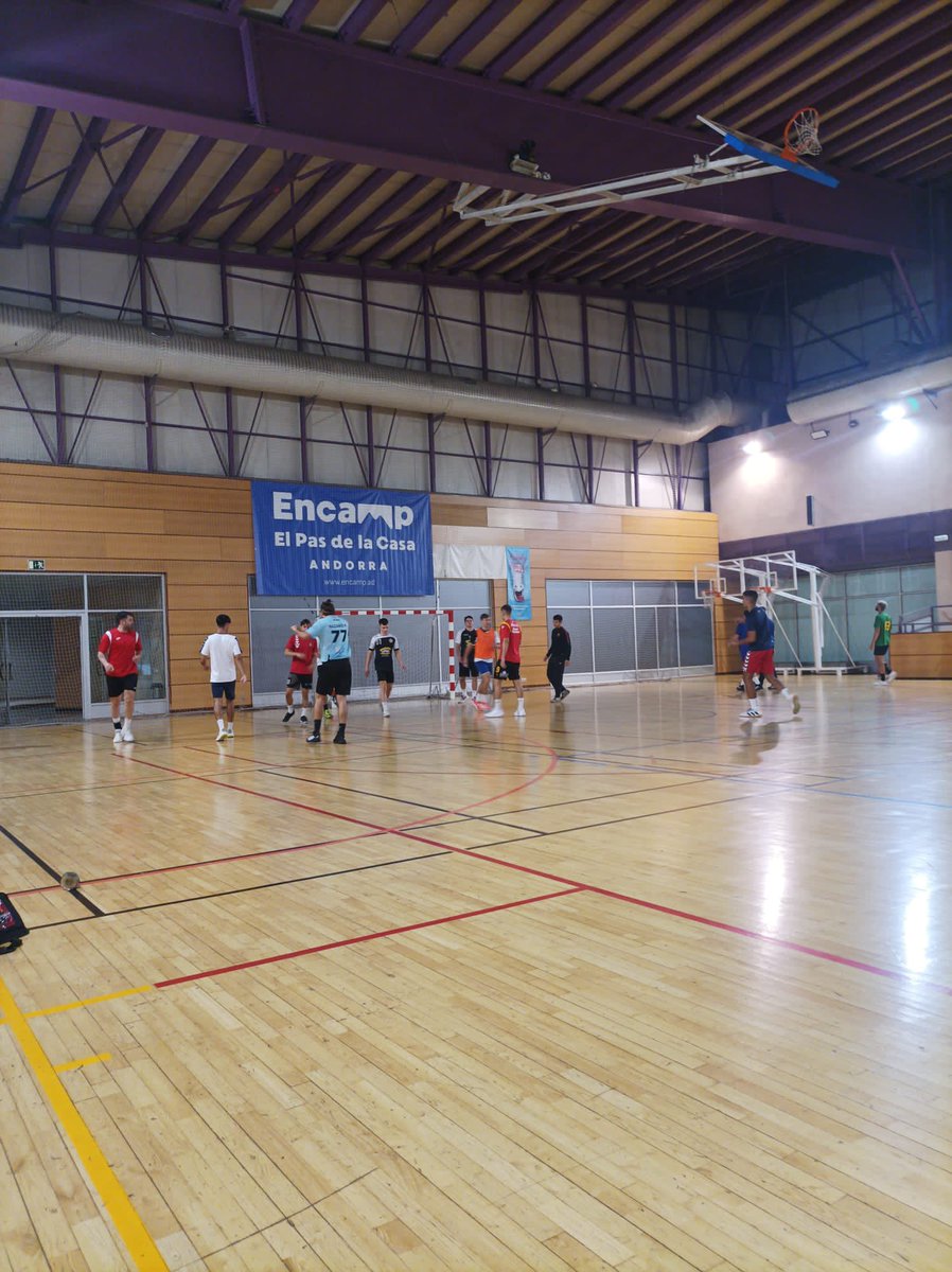 Handbol Poblenou (@h_poblenou) on Twitter photo Torn pel 1r equip. El Sènior A viatja a Andorra per realitzar un intens cap de setmana d’stage de preparació física aprofitant l’alçada. També disputarà un triangular amb <a href="/HandbolParets/">CLUB HANDBOL PARETS</a> i <a href="/espanyolhandbol/">Sdespanyolhandbol</a> per continuar la pretemporada <a href="/stadesport/">Stadesport</a>
<a href="/FedCatHandbol/">Federació Catalana d’Handbol</a> #handbolcatala Torn pel 1r equip. El Sènior A viatja a Andorra per realitzar un intens cap de setmana d’stage de preparació física aprofitant l’alçada. També disputarà un triangular amb <a href="/HandbolParets/">CLUB HANDBOL PARETS</a> i <a href="/espanyolhandbol/">Sdespanyolhandbol</a> per continuar la pretemporada <a href="/stadesport/">Stadesport</a>
<a href="/FedCatHandbol/">Federació Catalana d’Handbol</a> #handbolcatala