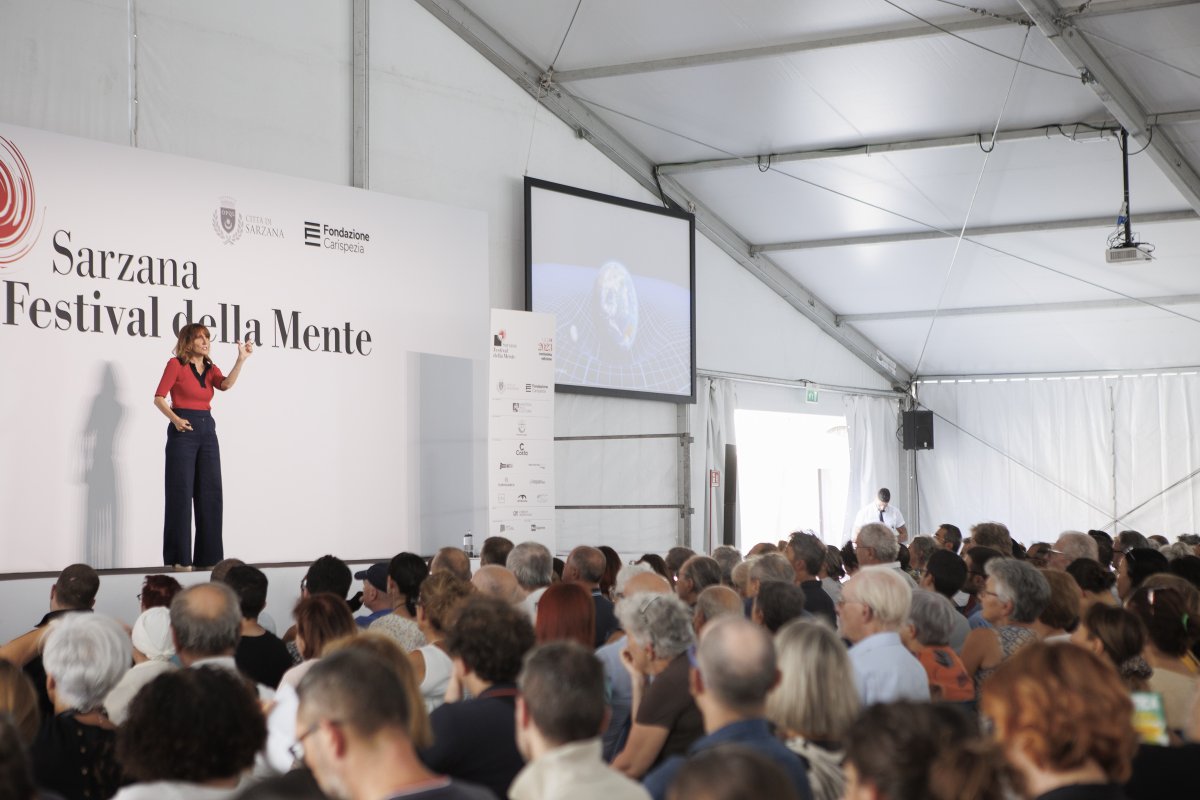 FestdellaMente's tweet photo. 🔴 ERSILIA VAUDO ⚫
• Mirabilis •
#FdM23 #meraviglia #festivaldellamente #Sarzana #festivalculturali @ersiliascarpett https://t.co/SwUTVU62Yi
