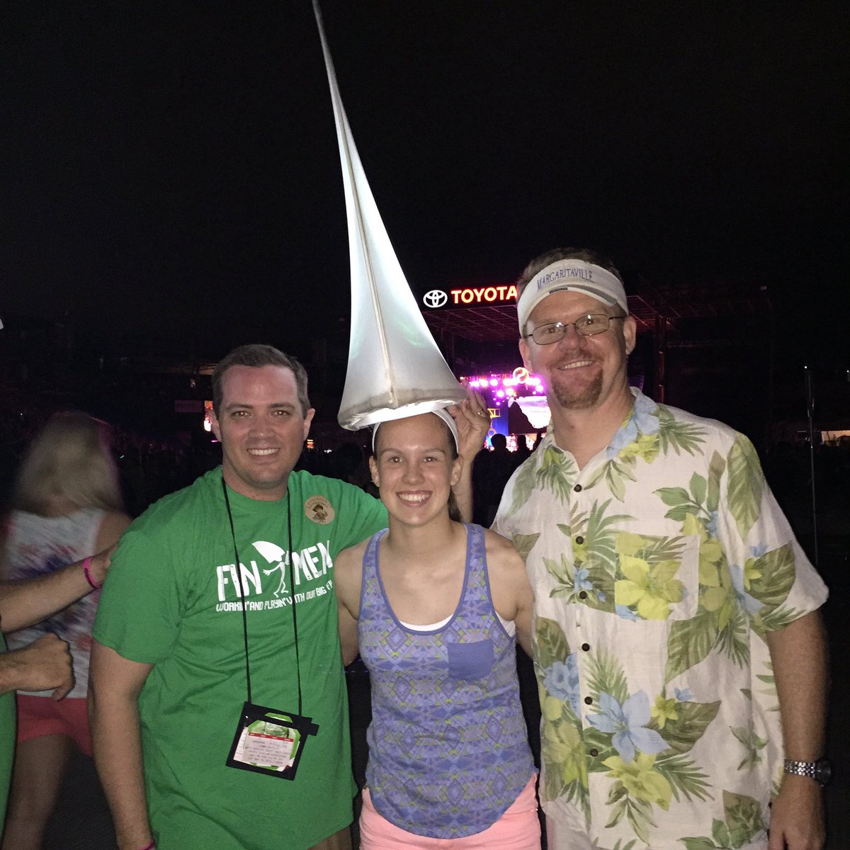 sacastor's tweet photo. Last @jimmybuffett show I went to. Went with great friends and my daughter, named after his daughter, @Delaney_Castor 🍹🍺🍹🎸 https://t.co/K8trLDafC0