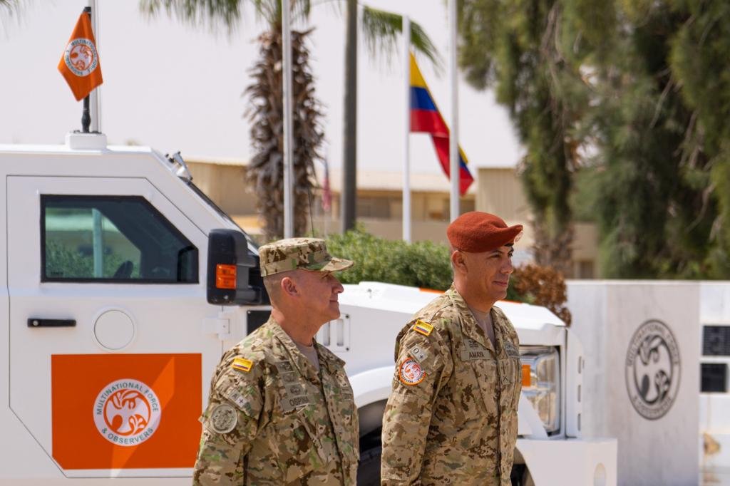 COMANDANTE_EJC's tweet photo. El @COL_EJERCITO, a través del Batallón Colombia N.° 3, desplegado en la península del Sinaí, por más de 30 años ha hecho parte de la Fuerza Multinacional de Observadores, aportando a la estabilización y cumplimiento del acuerdo de paz entre Israel y Egipto (1) https://t.co/LwJASrMVEk