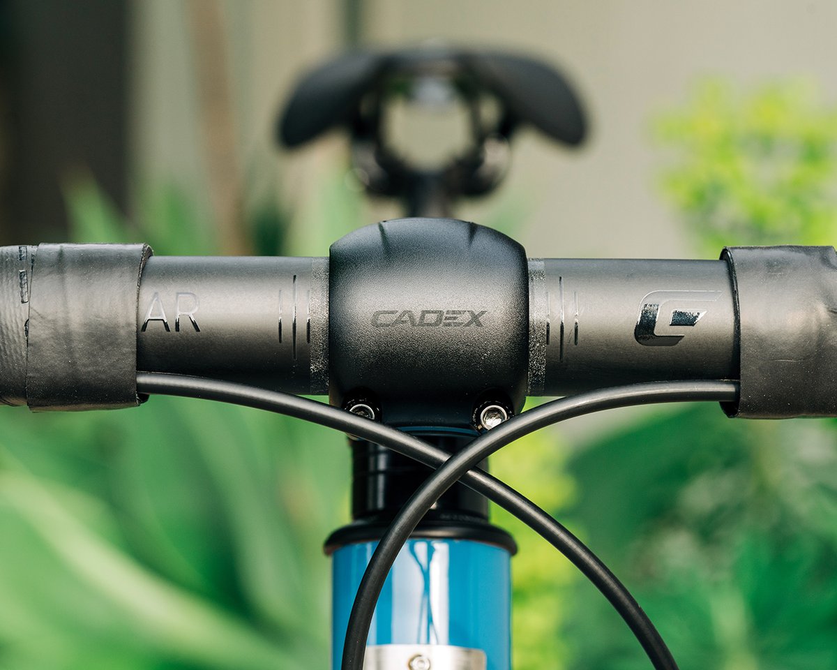 CADEXCycling's tweet image. A unique two-bolt faceplate and hidden top cap design makes the all-new CADEX Race Stem the perfect pairing for any road or gravel handlebar. It makes the ultimate upgrade for any high-performance cockpit.

Explore more → brnw.ch/21wCdeb

#AttackMode #overachieve
