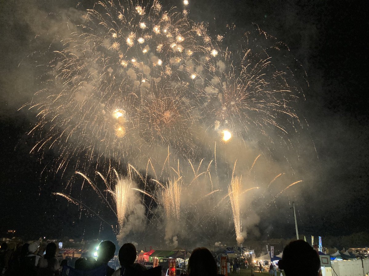 今年最後の花火かな〜。
夏が終わります。