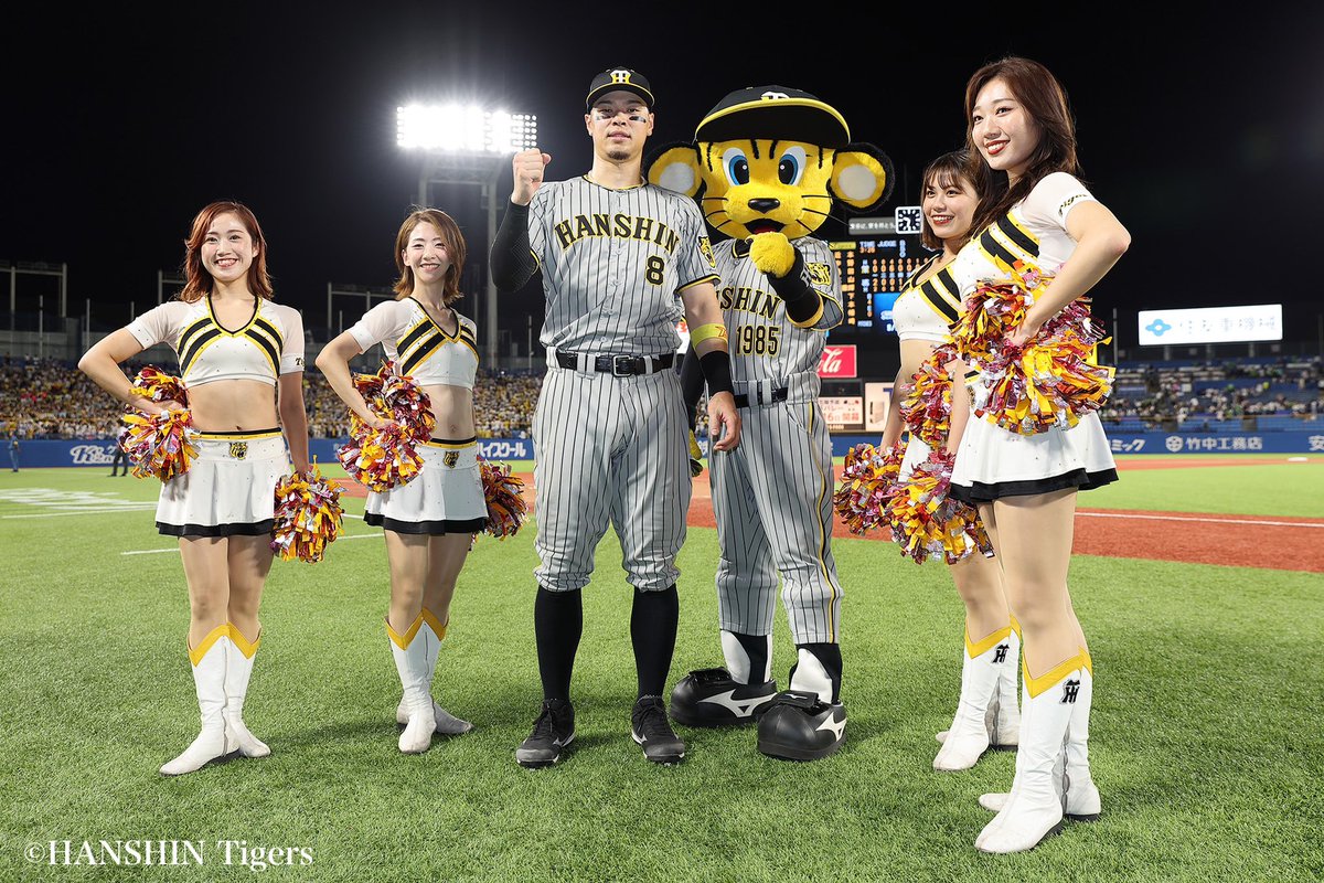 今日のヒーローは逆転直後に、貴重な追加点となる3ランホームランを打った佐藤輝明選手です！
#今日のヒーロー
#佐藤輝明 選手
#ナイスホームラン✨ 
#アイブラック パワー？
#阪神タイガース
#トラッキー #TigersGirls 
#JERAセリーグ
#ARE