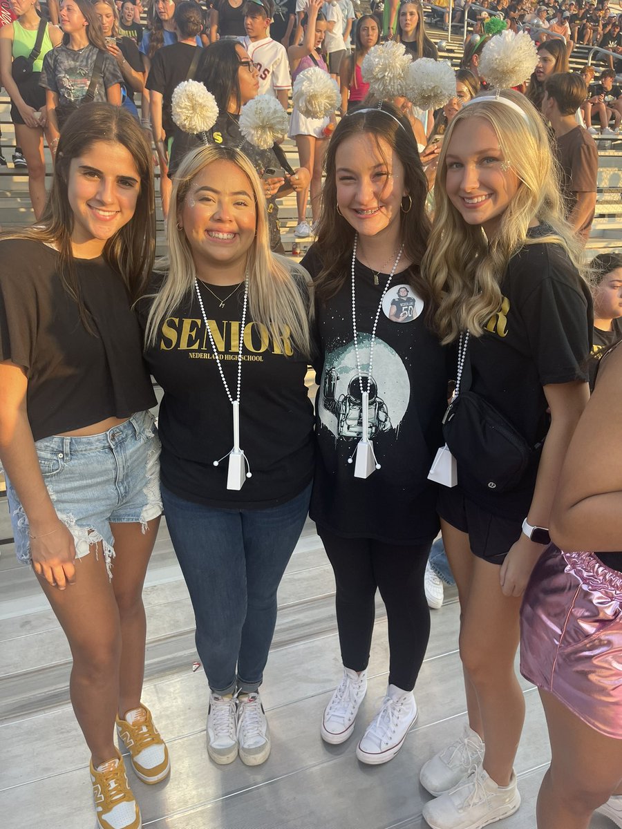 Some of our girls supporting at the football game 🏈 🐾 #godogs