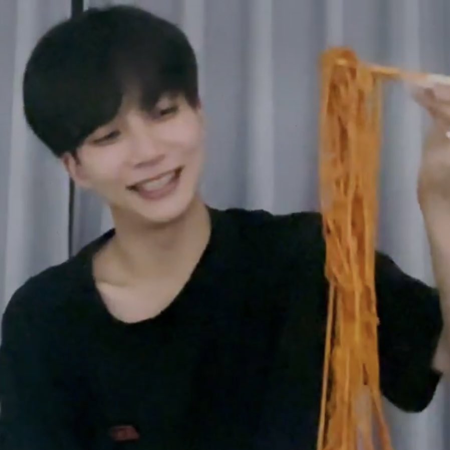 고딕 (@hosssikk) on Twitter photo 