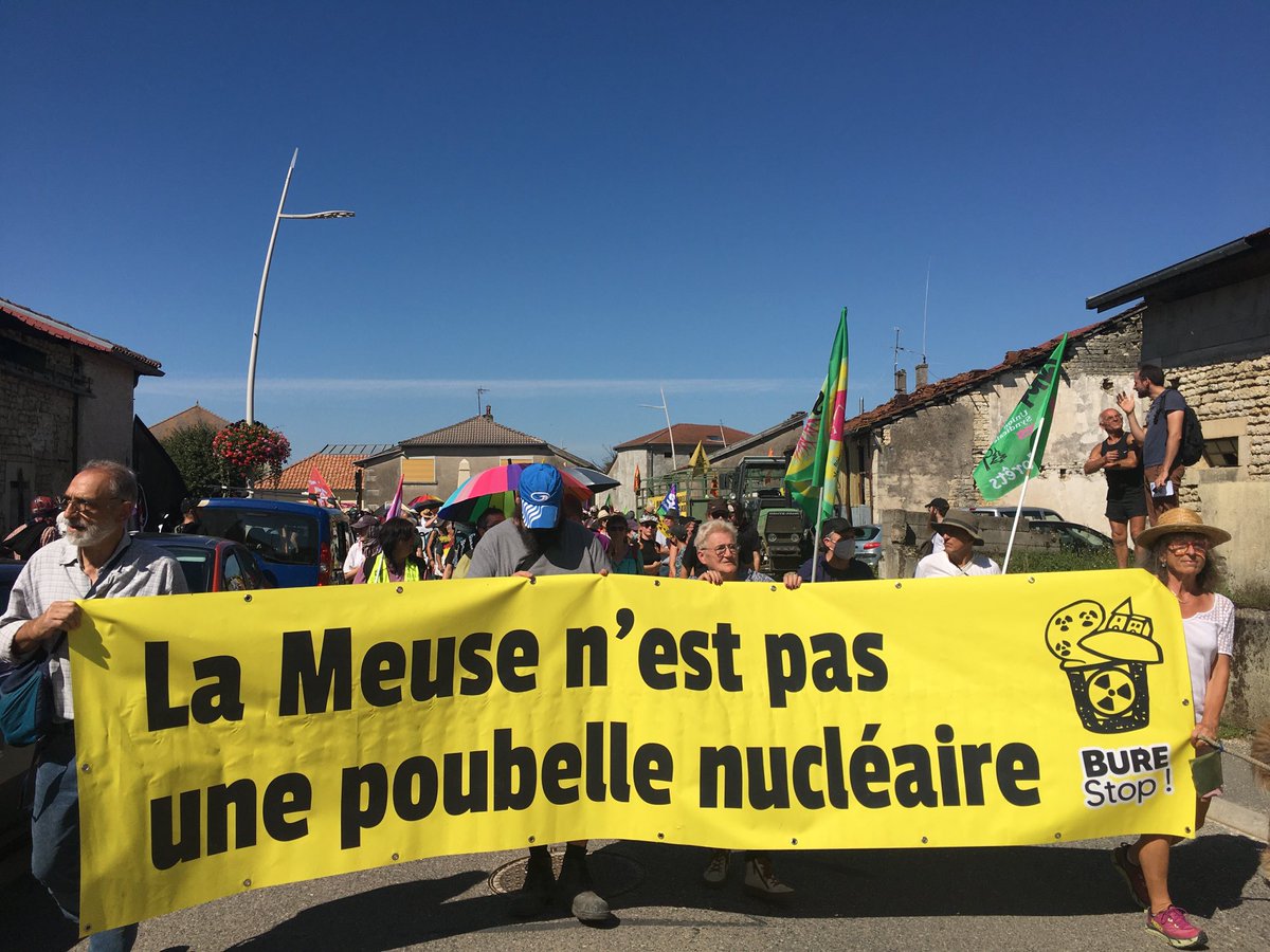 Pauline_Boyer_'s tweet photo. Début de la manifestation à Bure contre le projet Cigeo de l’ ⁦@Andra_France⁩ d’enfouissement des déchets nucléaires 500 m sous terre au péril de notre eau, nos terres et de l’avenir des générations futures. 
#StopCigeo #StopNucleaire https://t.co/Hxrot3kiXX