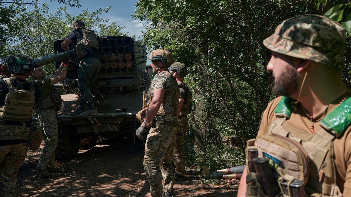 Ukraine spurs hope of breakthrough on southern front trib.al/k96cxgy