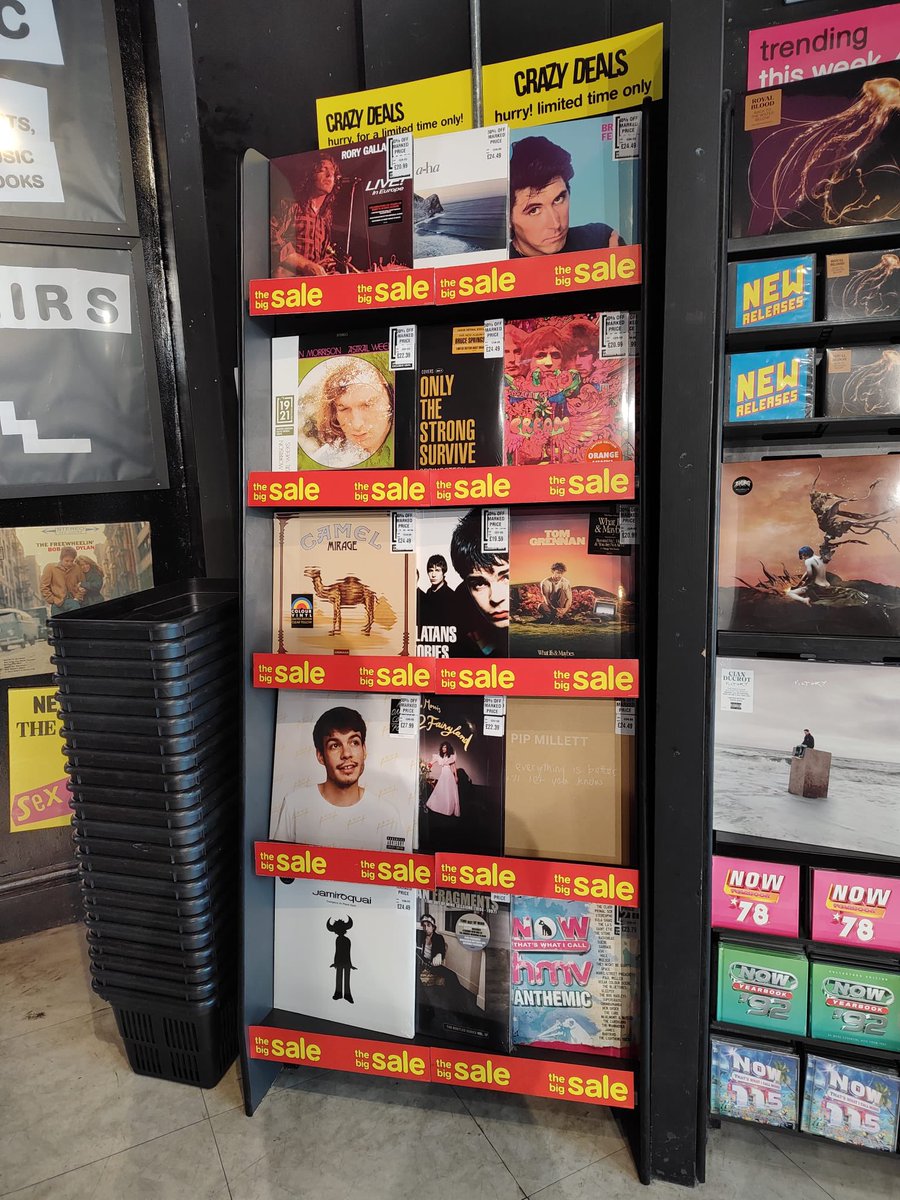 hmvBelfast's tweet image. 🚨30% off for a limited time🚨 Come pick up some bargains this weekend!

#music #vinlys #album #pop #popculture #musicsale #sale #discount #limitedtime #hmv #hmvrecordshop #hmvbelfast