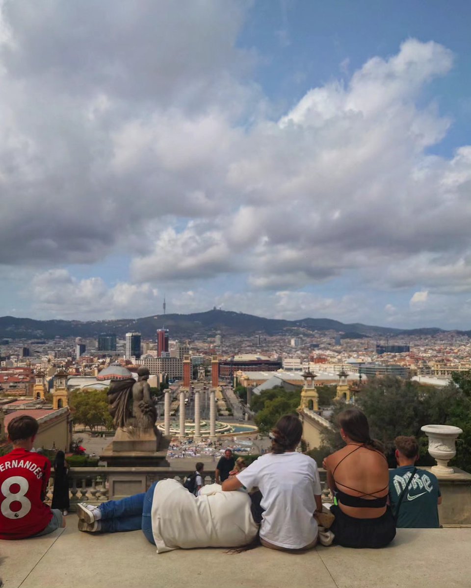 Matt_Pucci's tweet photo. Wandering and pondering in the streets of Barcelona... https://t.co/XfI7V2HohL