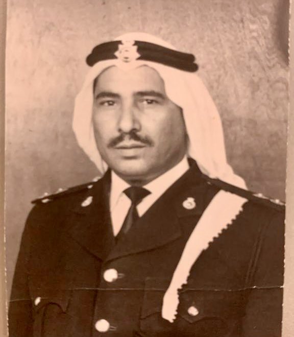 bin_dahhamm's tweet photo. مجموعة صور لجدي النقيب علي عبدالله الدّهام رحمه الله تعالى  اثناء خدمته بـ وزارة الداخلية بـ اواخر الخمسينات وحتى وفاته عام 1975 رحمه الله تعالى
 ومن المناصب التي تولاها رحمه الله بـ فترات مختلفه مدير امن محافظة الأحمدي 
وقائد المنطقة الجنوبية وميناء عبدالله. https://t.co/UP9PJJRVae