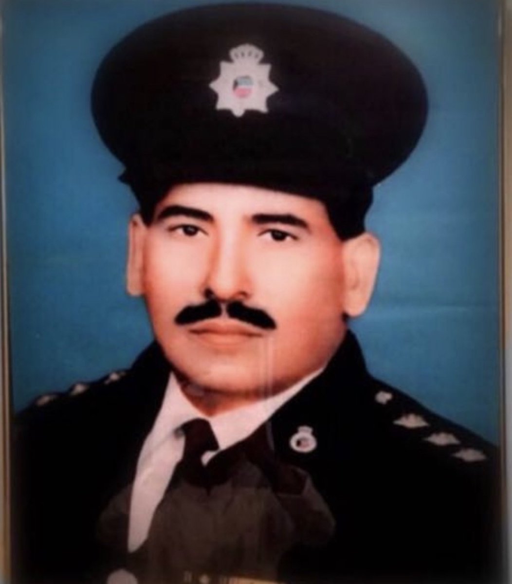 bin_dahhamm's tweet photo. مجموعة صور لجدي النقيب علي عبدالله الدّهام رحمه الله تعالى  اثناء خدمته بـ وزارة الداخلية بـ اواخر الخمسينات وحتى وفاته عام 1975 رحمه الله تعالى
 ومن المناصب التي تولاها رحمه الله بـ فترات مختلفه مدير امن محافظة الأحمدي 
وقائد المنطقة الجنوبية وميناء عبدالله. https://t.co/UP9PJJRVae