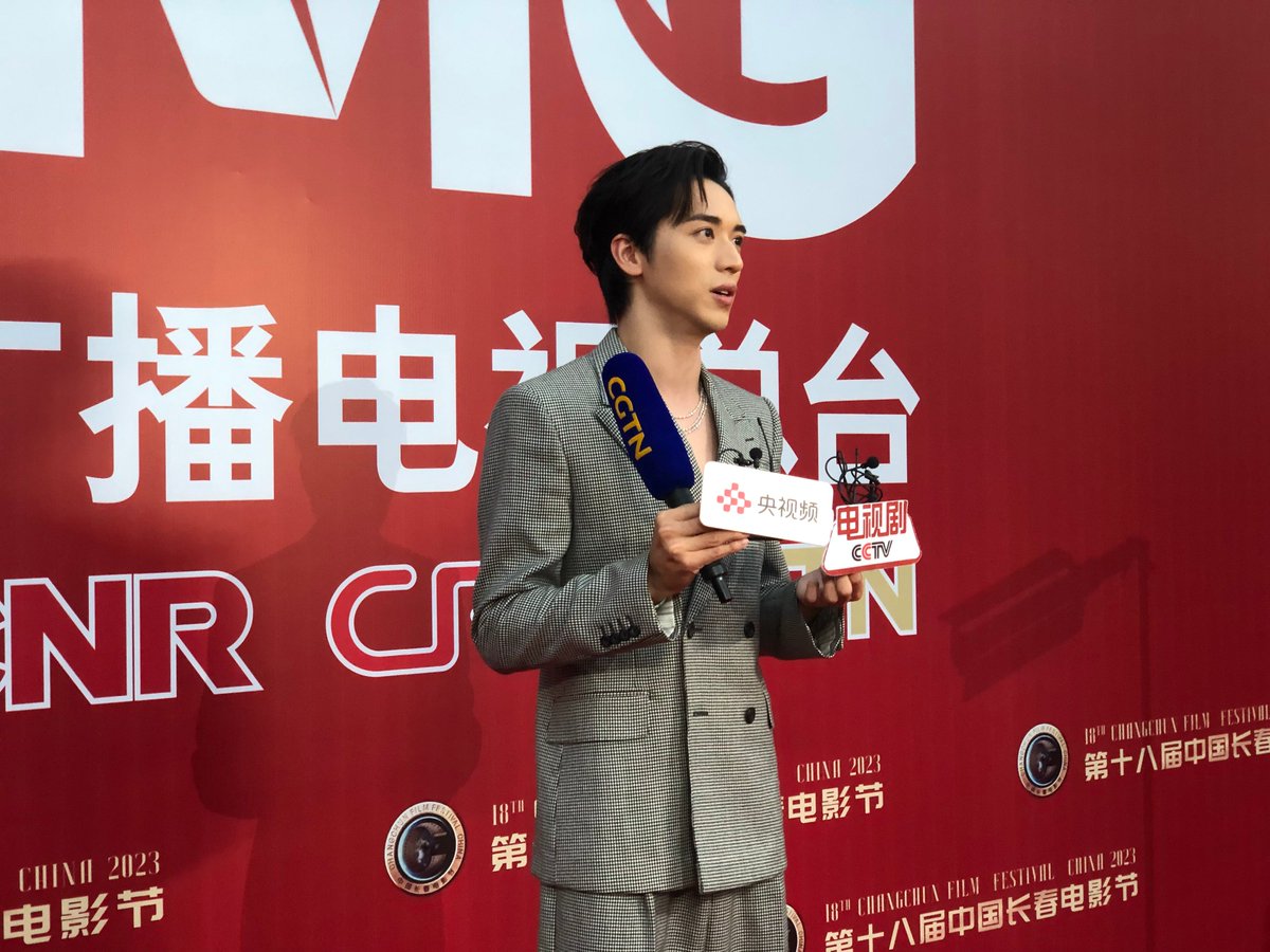 CGTNOfficial's tweet photo. Celebrities, movie stars and presenters lined the red carpet at the closing ceremony of the 18th Changchun Film Festival. The week-long #CCFF2023 concluded with a glittering ceremony on September 2 in Changchun City, capital of northeast China's Jilin Province. https://t.co/vmsMzmJ4zi