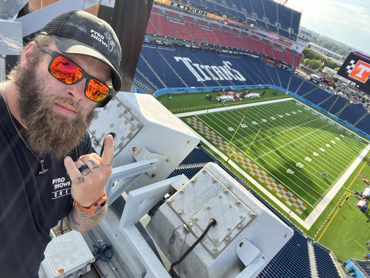 AbleMass's tweet photo. In the house! #VFL #GBO #BeatVA @Vol_Football #PyroJesus https://t.co/Ax0wE6SAmG