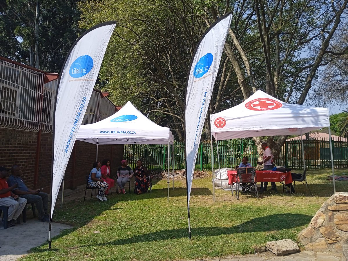 LifeLine South Africa and The South African Red Cross Society footsoldiers are working side by side to provide the necessary support to the victims of the Johannesburg building blaze!!!

Salute✊

#LifeLineSA_CommunityDevelopment
#LifeLineSA_CampaignsEventsAndActivities