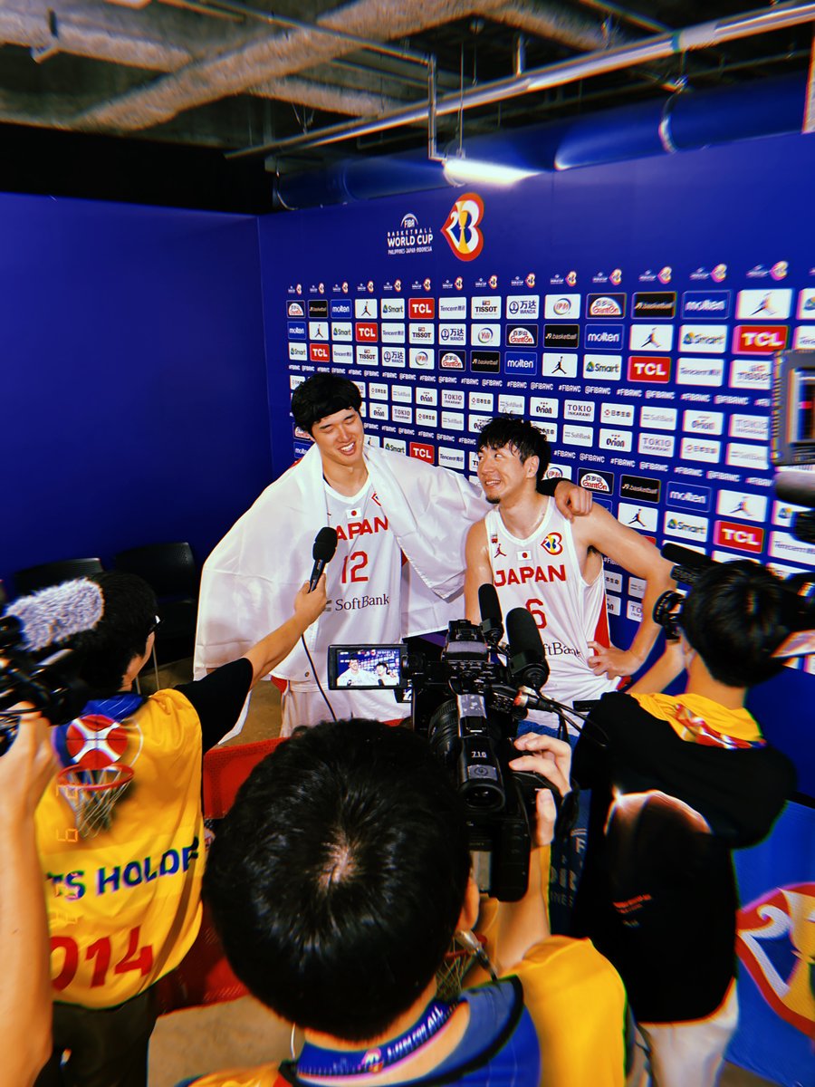 NBAJPN's tweet photo. 追われる展開も なんとか相手を跳ね退け 勝利 😭👏
渡邊とホーキンソンは40分フル出場。
#引退回避
#AkatsukiJapan
#FIBAWC2023 
日本🇯🇵80 - 71🇨🇻カーボベルデ https://t.co/LnndRksayJ