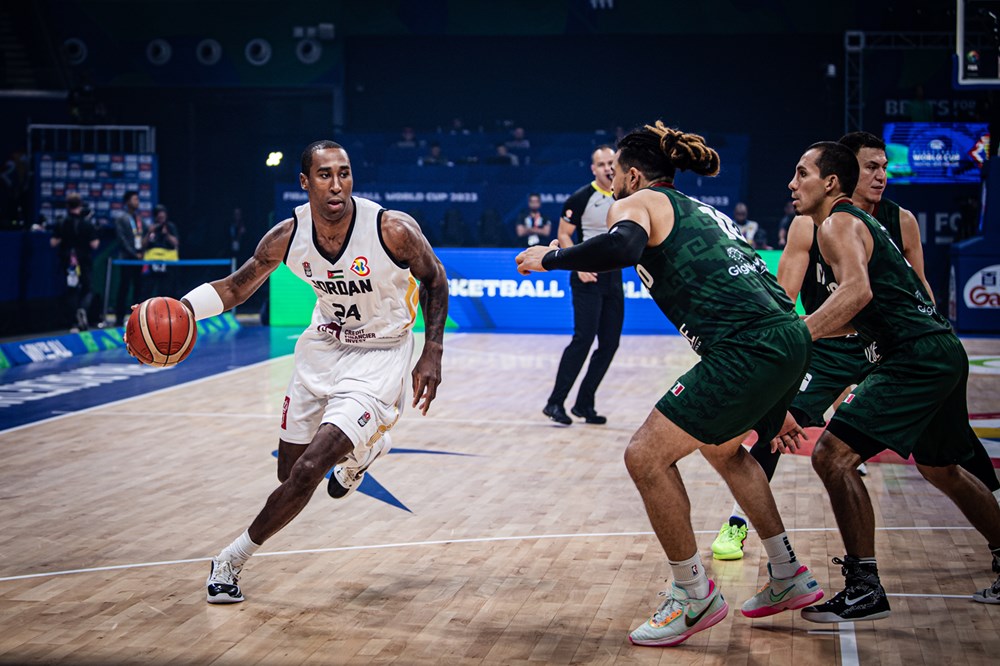 OneSportsPHL's tweet photo. HALFTIME: Mexico 🇲🇽 43-43 Jordan 🇯🇴

Gabriel Giron 13 pts, 2 reb, 2 ast
Rondae Hollis-Jefferson 11 pts, 7 ast
Ahmad Dwairi 11 pts, 6 reb

📷 FIBA Basketball World Cup

#FIBAWC #WinForAll #WinForMexico #WinForJordan https://t.co/plGD8d9Npk