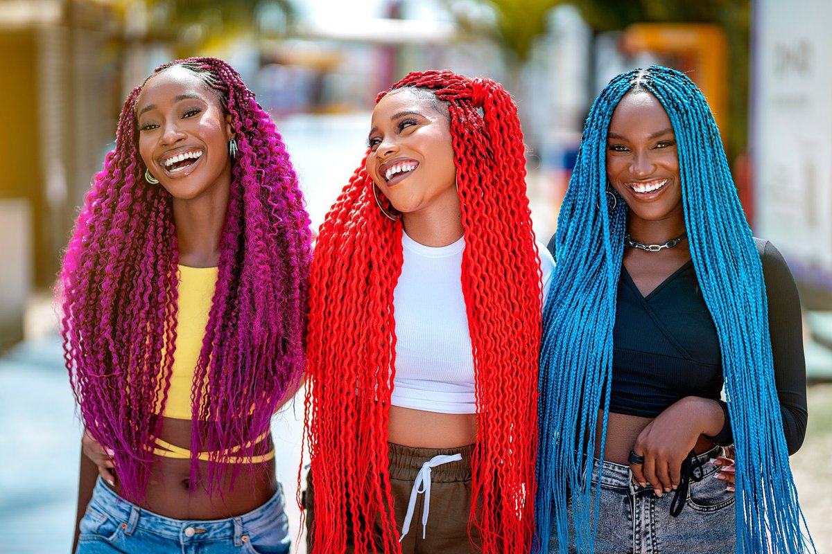 My people it’s another weekend 🌝. Who are your besties you’ll wanna try these colors out with?  Tag them till they see this 💜❤️💙

You can get yours here: lushhairafrica.com

#LushHair
#BeBeautiful