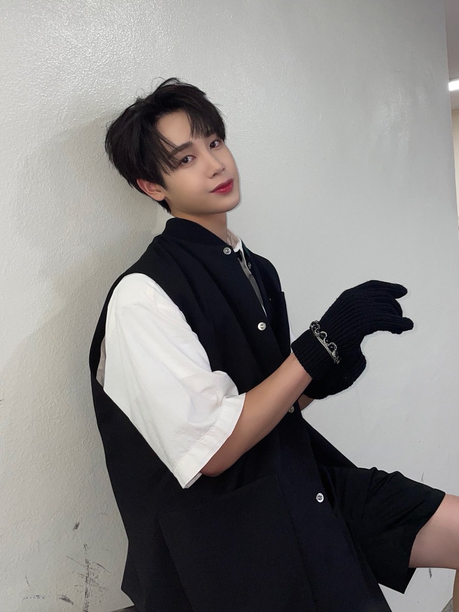 xikers_official's tweet photo. [#헌터] 배경화면용 😀
#xikers #싸이커스 https://t.co/M14cVB8vxj