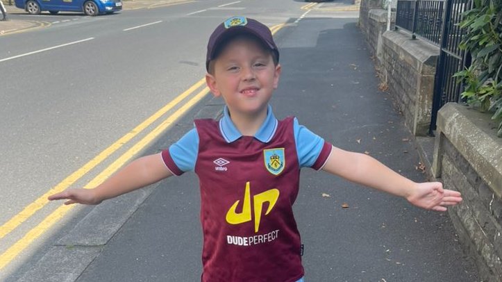 BurnleyOfficial's tweet photo. Strength in numbers ✊

Where are you cheering us on from today? https://t.co/6NWuZpKFrD