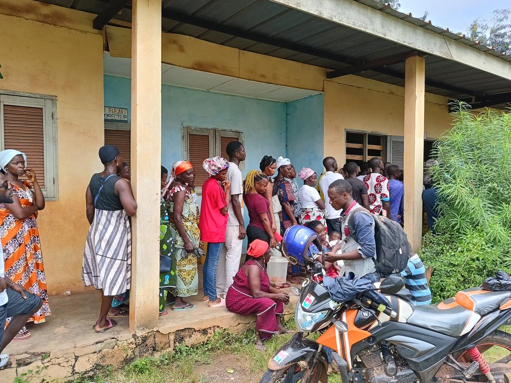 KalhedToure's tweet photo. Ponan Guiglo toujours dans le calme et le respect que la population est venu effectuer son devoir civique pour le développement de la région du cavally. #CavallyEnAvant #CivElections #Regionales2023 #Municipales2023 https://t.co/KyduWIohoZ