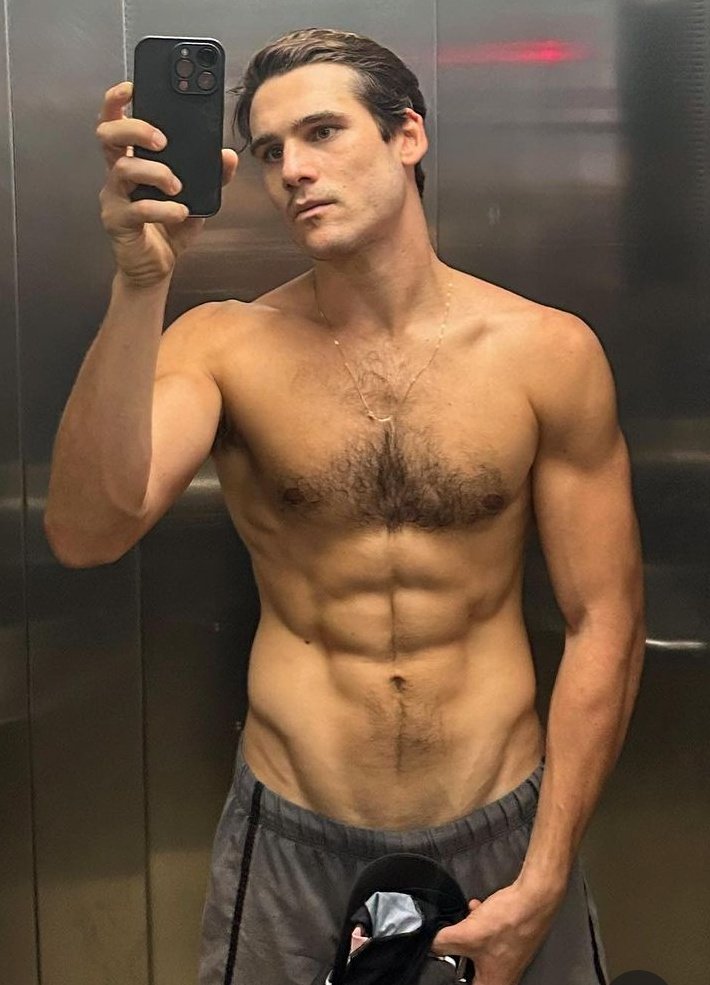 aquelecomt's tweet photo. Nicolas Prattes 😈 https://t.co/V0LQVVKv0j