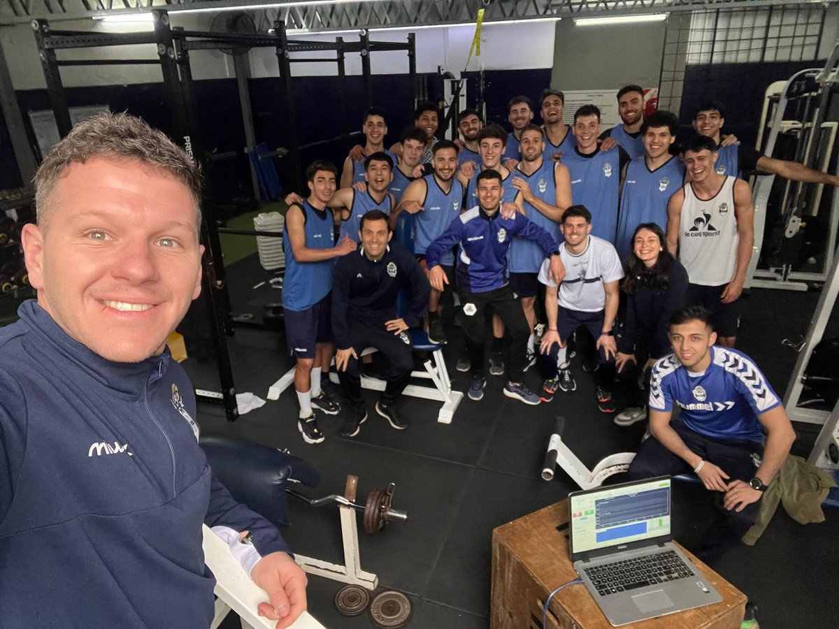 GimnasiaBasquet's tweet photo. ANDY FÍJATE QUE VOLVIERON
😎😜😎😜😎 https://t.co/8TcOHdJe5a