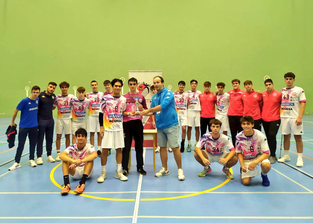 ADEMARLEON's tweet photo. Finaliza la VI #MiniCopaCyL en Aranda de Duero con el primer puesto tanto para nuestros juveniles como para el equipo Senior .
Gracias a @bmvillaaranda y @FCYLBM por la organización de esta mini copa 😉
📷 @bmvillaaranda https://t.co/VuoWDERfVU