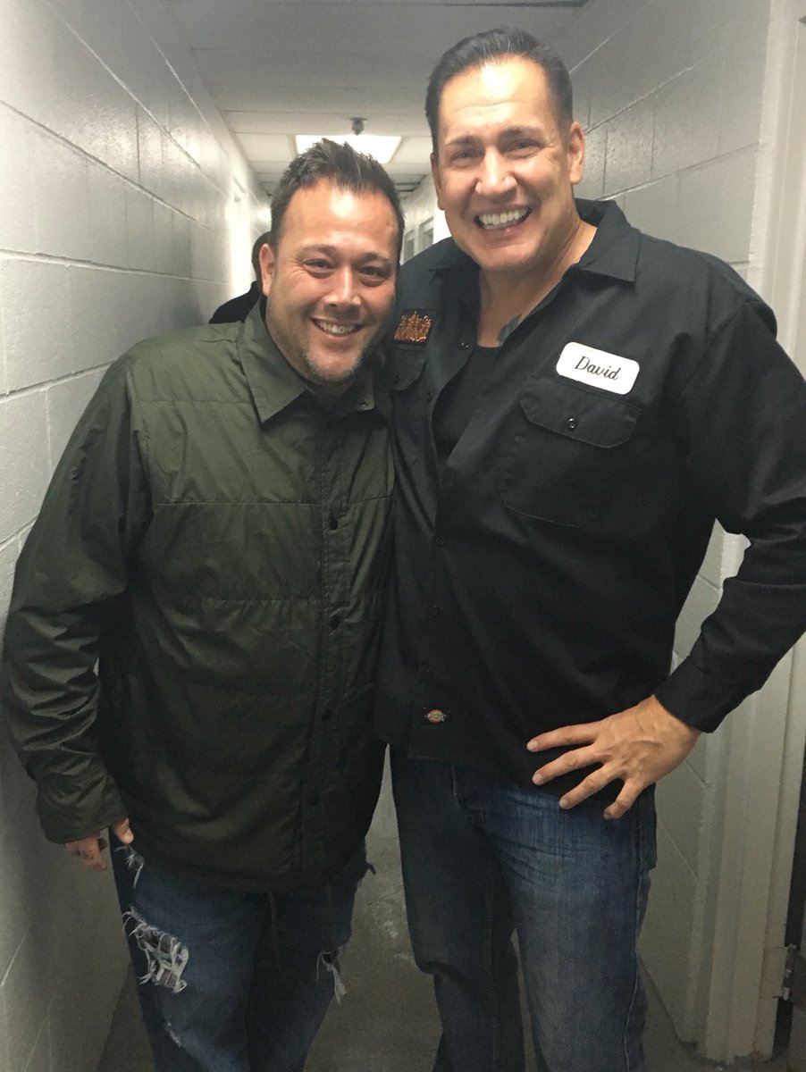 neondeuce's tweet photo. With Uncle Kracker at Dillingers. Looking forward to seeing him again with ZZ Top and Skynyrd https://t.co/PMtaD0hfMx