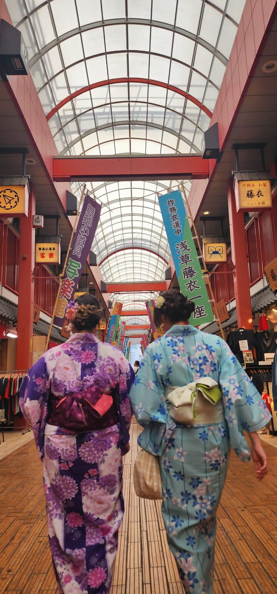 bicaLiu's tweet photo. Japan trip!! Day 2! (Alice Nine trip)
Asakusa💜❤️
@hrt_A9 I made a friend in Japan. It is because we both love Alice Nine!!
@alice9xlove Thank you for taking us on a unique experience. I love it!! 
Thank you and I will see you guys tomorrow💛❤️🩷💙💜@alicenine_jp https://t.co/YAFaMSzxF1