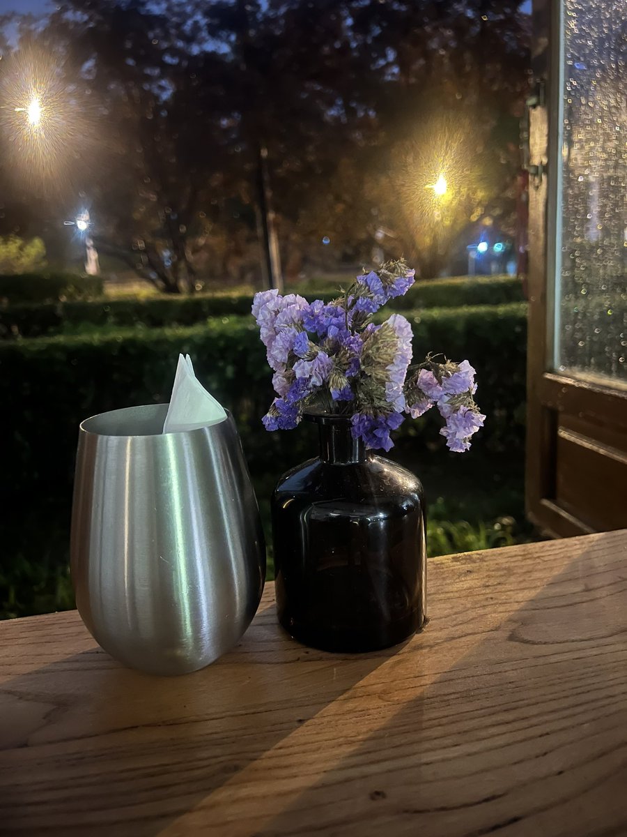 九点半北京地铁人真少，人都去哪里了？我记得以前人挤人