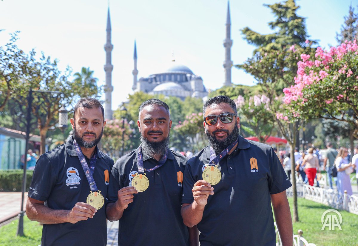 anadoluagency's tweet photo. Members of UK Muslim cycling group 'H&amp;K Cycle Club' covered hundreds of miles to reach Istanbul for charity ride https://t.co/9Gpy4mDZ62 https://t.co/ygI2EXkkD8