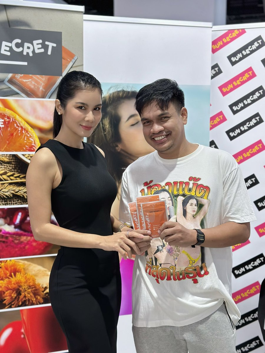 SunSecret_th's tweet photo. จบงาน3วัน กับการออกบูธนะคะ มีหลายท่านสนใจเข้ามาสอบถามมากมาย และหลายท่านเลิกงานก็เดินทางมาต่อแถวสมัครลงทะเบียนหน้างานเพื่อมาอุดหนุนโดยเฉพาะ บางท่านเคยซื้อไปแล้ว กลับมาอุดหนุนใหม่ เพ��่อน้ำกลับไปทานสำหรับเดือนครึ่งเลย Sunsecret ขอขอบพระคุณที่ไว้ใจให้Sunsecret ดูแลคุณนะคะ https://t.co/4F3gMXpj9w