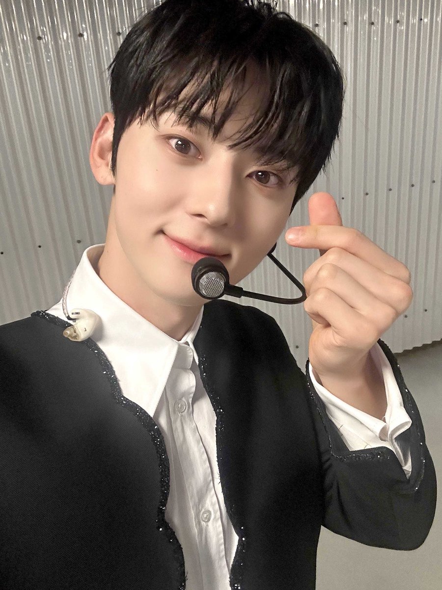 MINHYUN_PLEDIS's tweet photo. [#Moment_H] 📸​

응원과 사랑으로 공연장을 꽉〰️ 채워준 
방콕 황도들 🍑🧡 9월을 행복 809%로
시작하게 해줘서 고마워요!!! 🫶

#황민현 #HWANGMINHYUN
#UNVEIL https://t.co/beSolekIk1