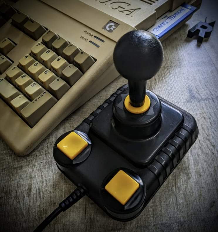 CheekyC64Gamer's tweet photo. The 'Daddy' of all joysticks ππΉπ
#c64 #commodore #amiga #a500 #joystick #zipstick #retro #nostalgia https://t.co/d0Swm9ZNvg