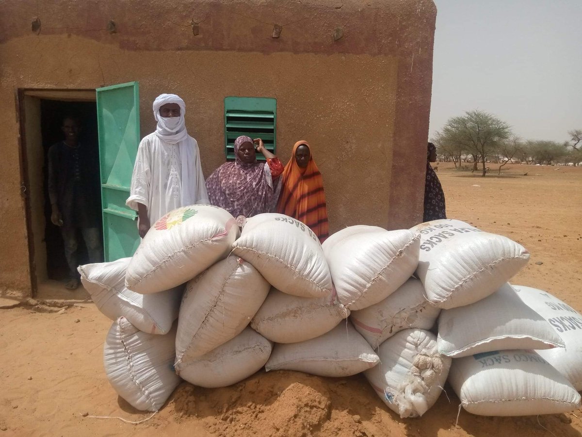 OMojedec's tweet photo. #Retour_en_images
Le 20/06/2023, le #consortium regroupant #MOJEDEC,#GADER,#CCAJ/Ty et #6_Organisations locales des jeunes, des femmes a organisé la distribution du matériel d'AGR dans la Commune de #Bibiyargou.
Ce programme est mis en œuvre grâce au soutien financier de #GCERF. https://t.co/6kkI1rL9Nk
