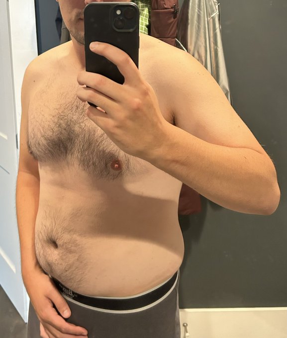 My furry body https://t.co/GcEEd2KAto